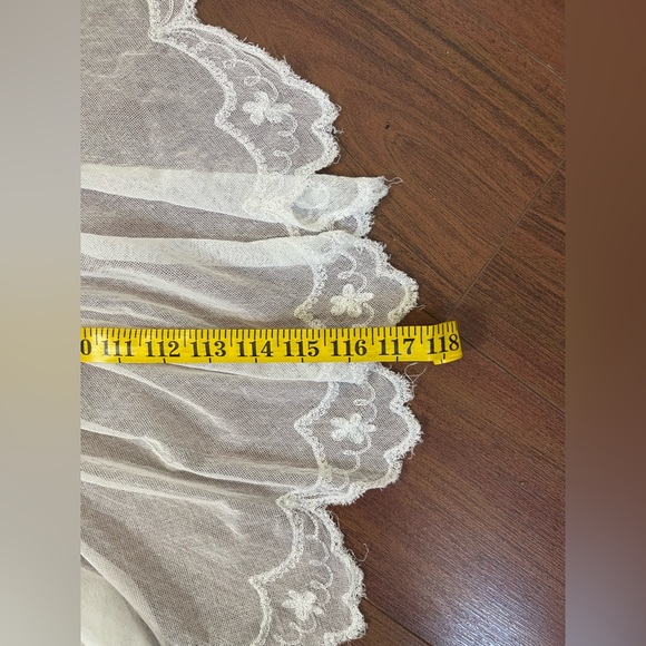 Elegant White Lace Bridal Veil main image 10